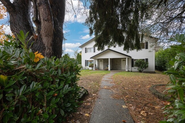 Building Photo - 1301-1305 Mitchell Ave