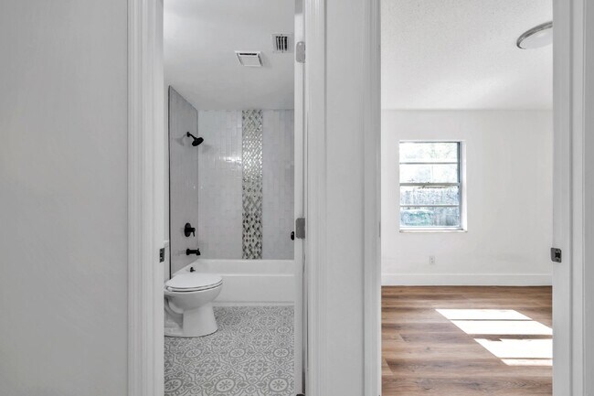 Building Photo - BEAUTIFULLY RENOVATED 2 BEDROOM, 1 BATH HOME WITH CARPORT NESTLED IN THE SOUGHT-AFTER NEIGHBORHOO...