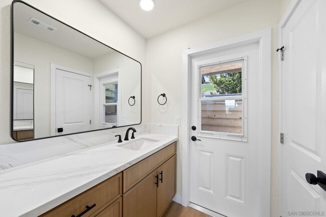 Building Photo - 5109 Fontaine St