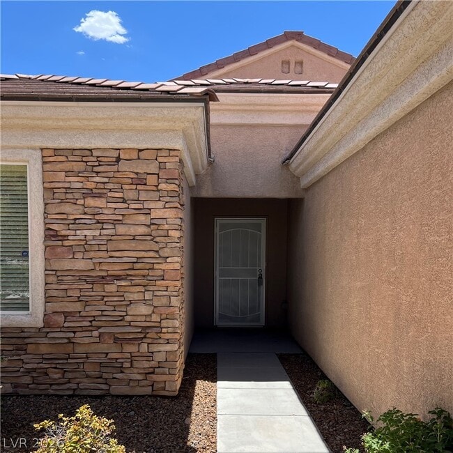 Building Photo - 2381 Ecliptic St