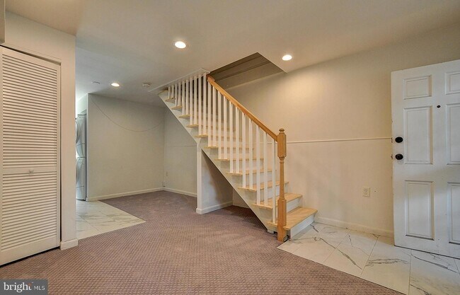 Building Photo - 1209 I St SE