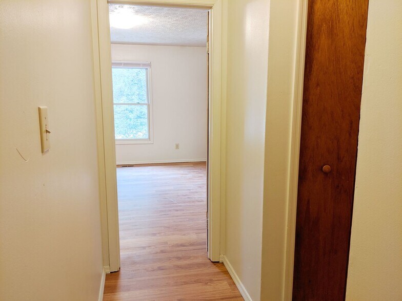 Building Photo - WESTPLEX - AVAILABLE AUGUST