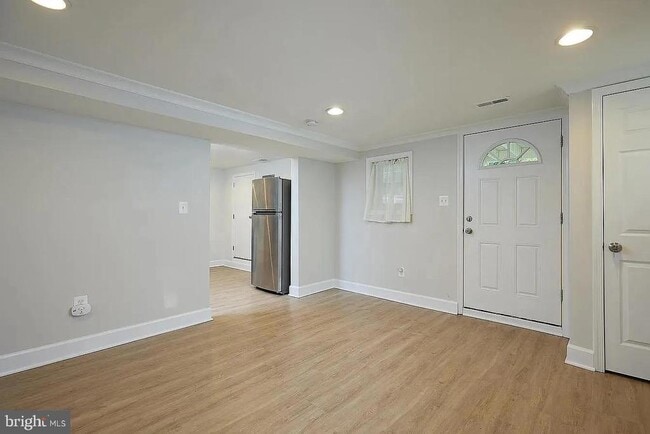 Building Photo - 711 Colby Ave