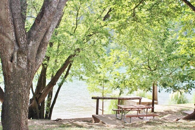 Building Photo - 3113 Fritz Hughes Park Rd