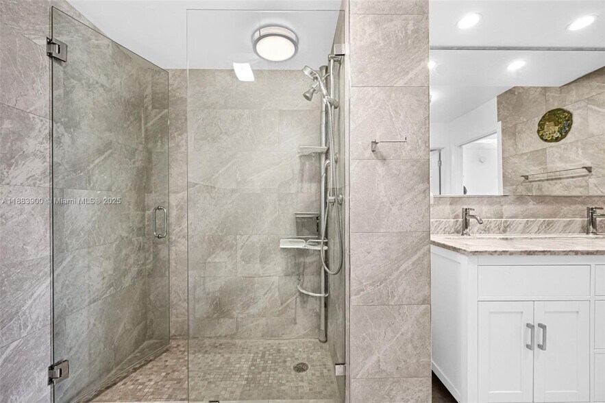 Building Photo - 20335 W Country Club Dr