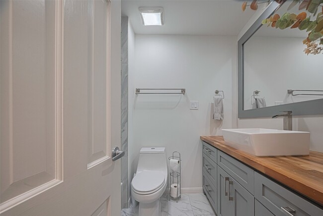 Building Photo - 5368 Brownway St