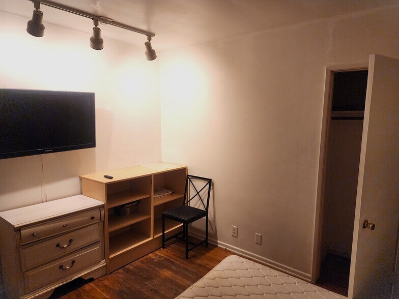 STORAGE - 939 Palms Blvd