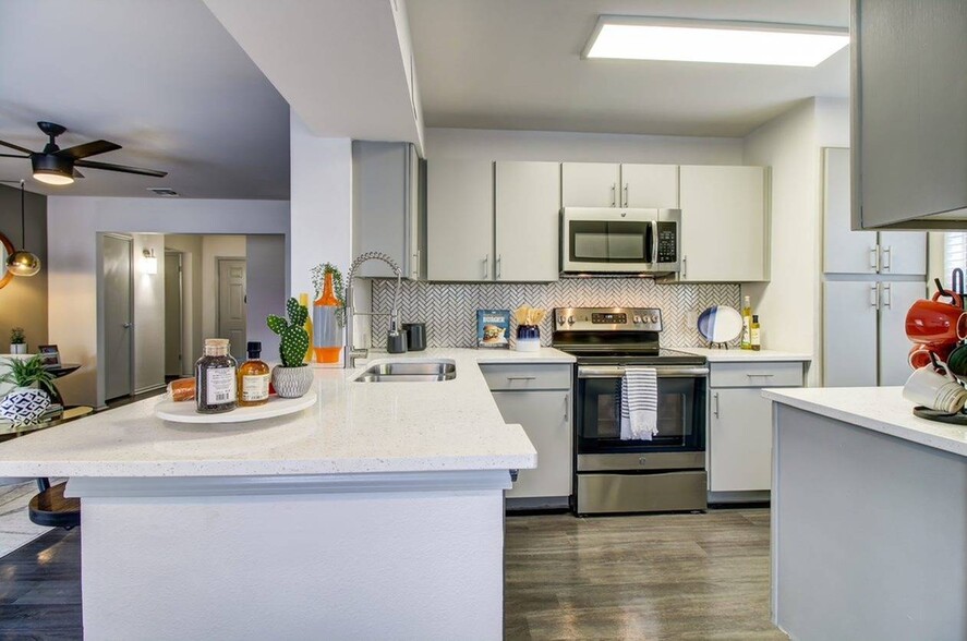 NOAH Apartments 384 Treeline Park San Antonio TX 78209 Apartment Finder