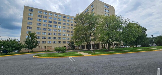 Building Photo - 6621 Wakefield Dr