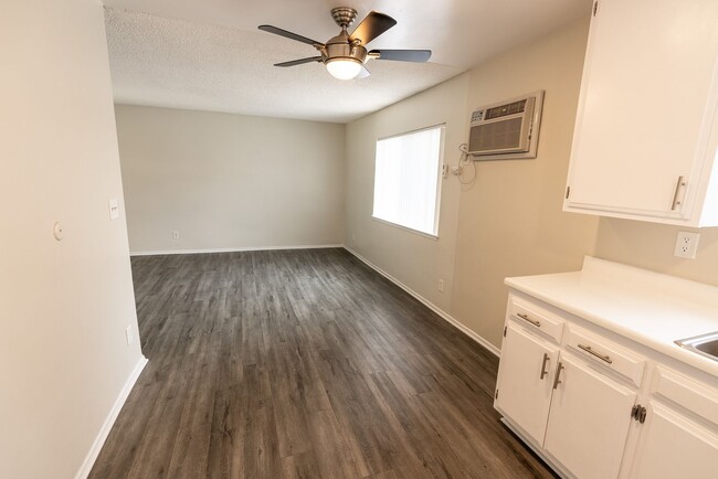 Interior Photo - 18400 Prairie Street