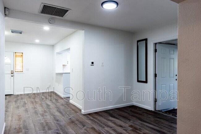 Building Photo - 3402 W Van Buren Dr
