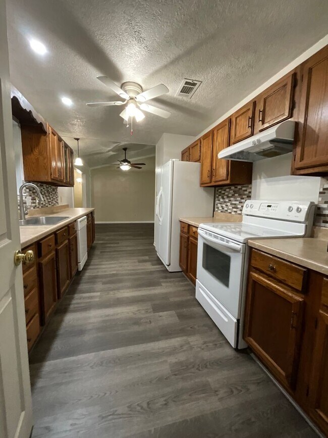 Building Photo - 106 Burnley Dr