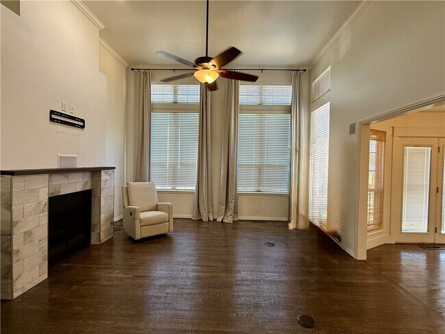 Building Photo - 101 Fox Glove Ln