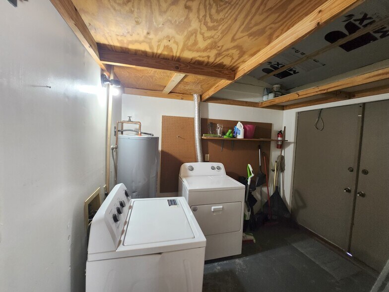 Washer and Dryer included, no extra fee - 35097 Whispering Oaks Blvd