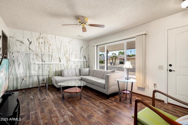 Building Photo - 12543 W Parkwood Dr