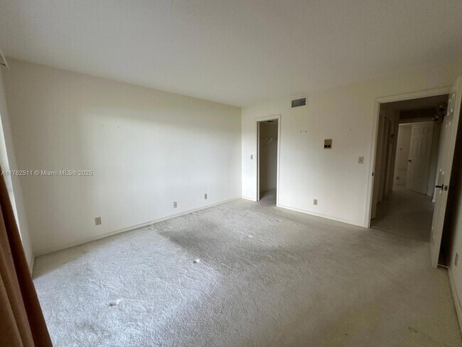Building Photo - 12524 Shoreline Dr