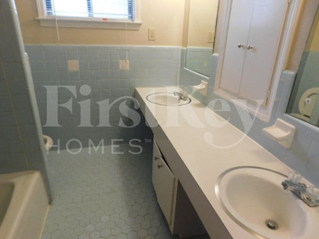 Building Photo - 2024 Janis Dr