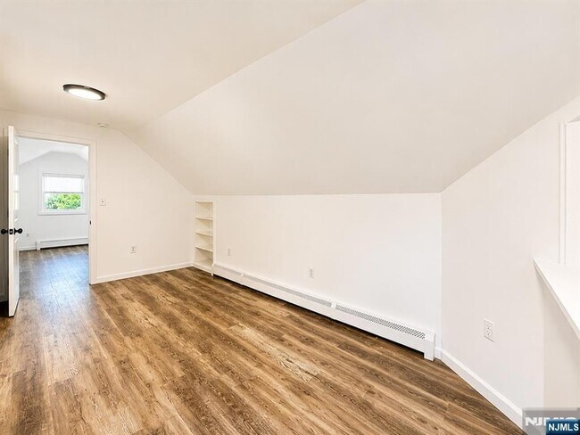 Building Photo - 40 Linwood St