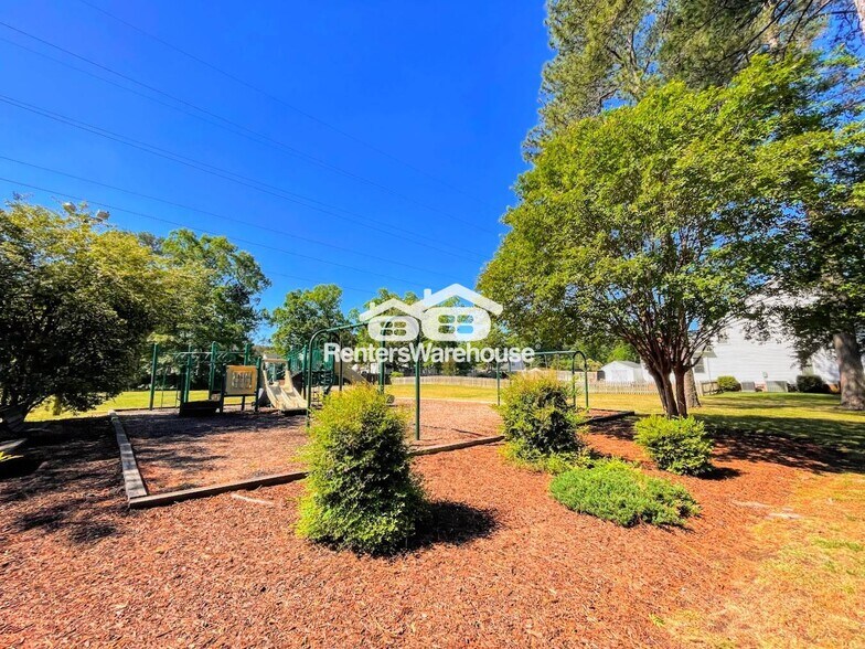 Building Photo - 804 Walnut Forest Ct