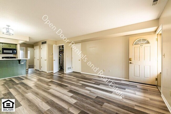 Building Photo - 1000 Old Brick Rd