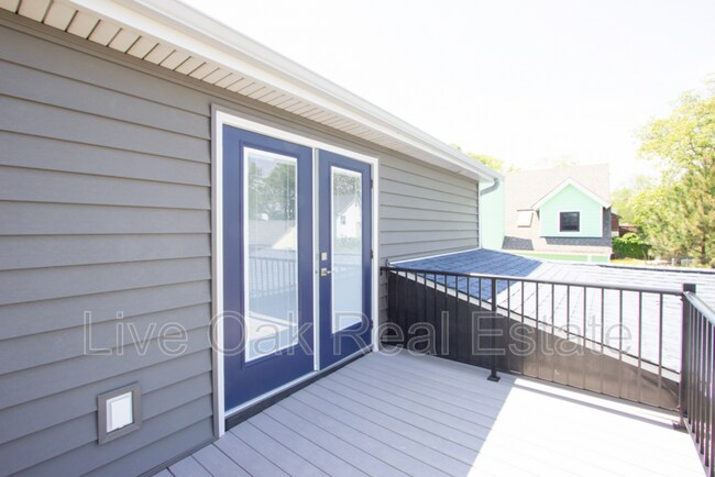 Building Photo - 501 Delaware Ave