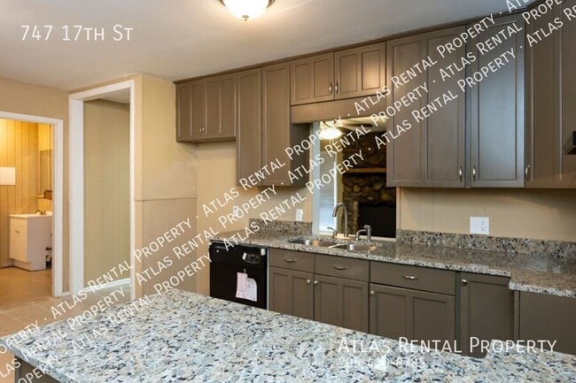 Building Photo - 747 17th St