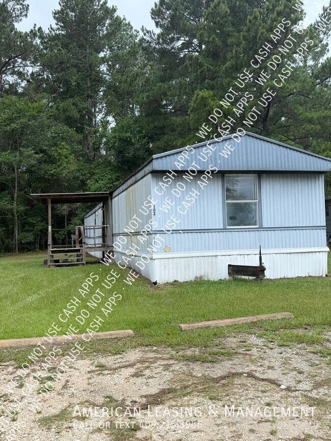 Building Photo - 102 Hornet Ln