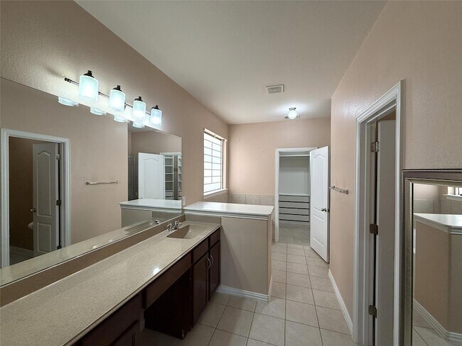 Building Photo - 1032 Dyer Crossing Way