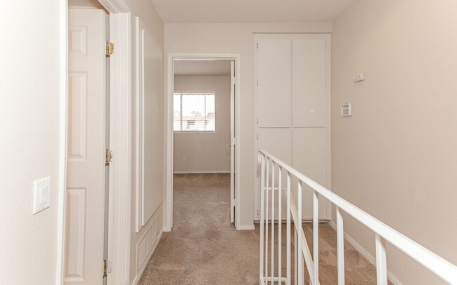 Building Photo - Great 2 BD Home in the Lake Park Terrace C...