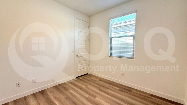 Building Photo - 5324 S 24th Ln