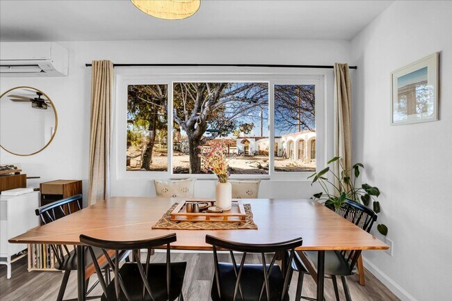 Building Photo - Stunning 3 Bedroom 2 Bathroom Home in Yucc...