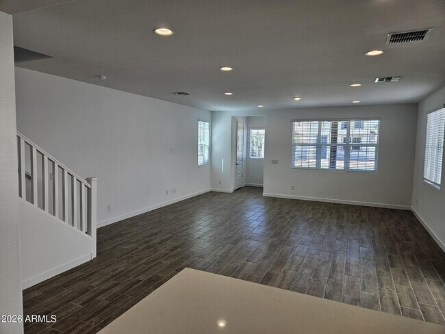 Building Photo - 3357 S Primrose