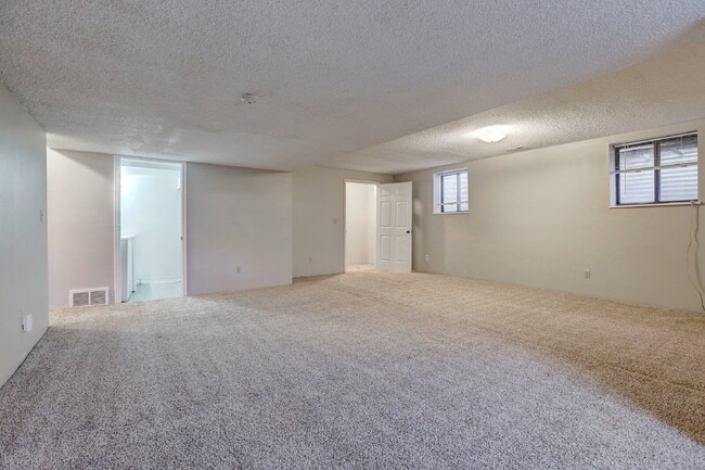 Building Photo - $1,940.95, 2-bed, 2-bath located in Denver