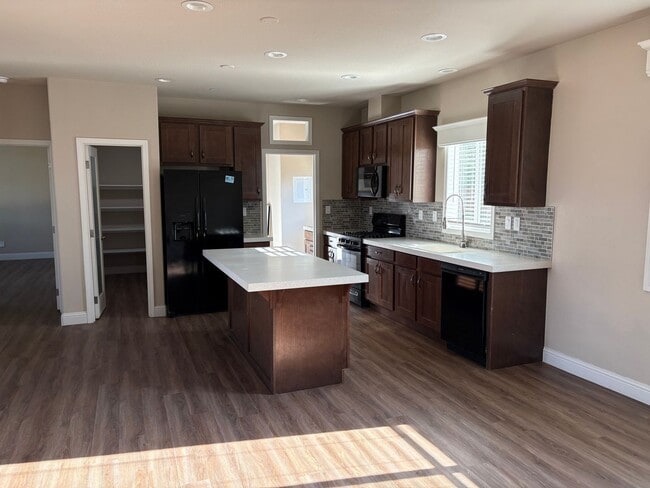 Building Photo - 7045 Molokai Dr