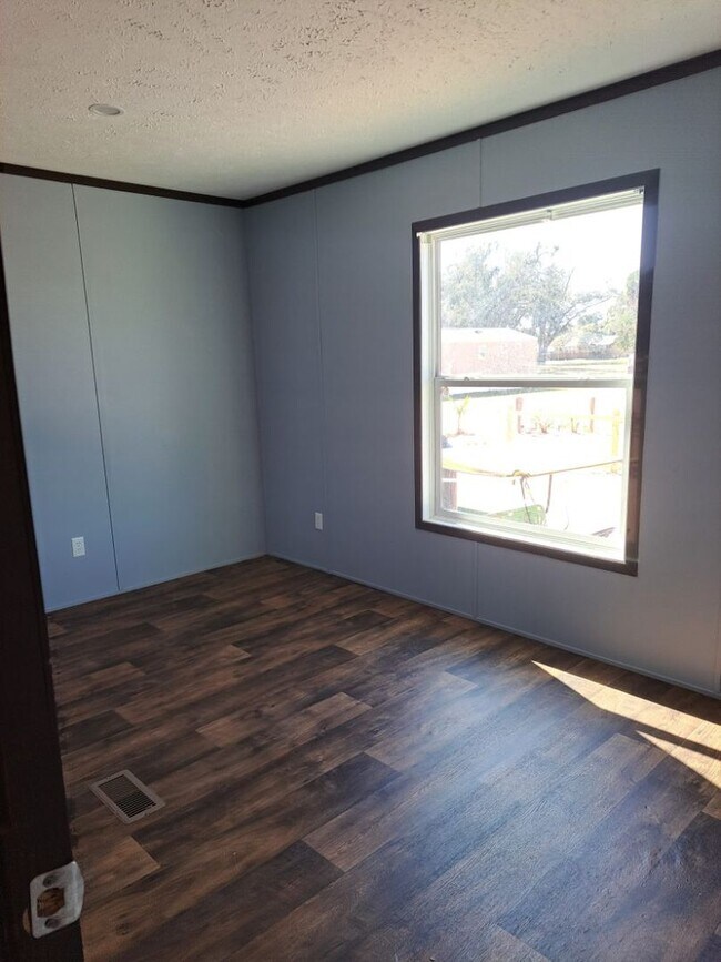 Building Photo - New 3 Bedroom, 2 Bath! SUMMER SPECIAL- LIM...