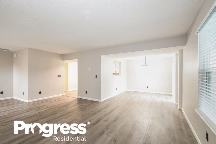 Building Photo - 2136 Walnut Meadow Ct