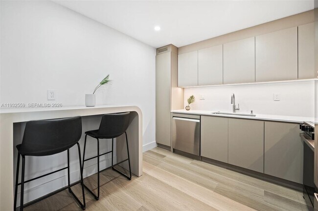 Building Photo - 18151 NE 31st Ct