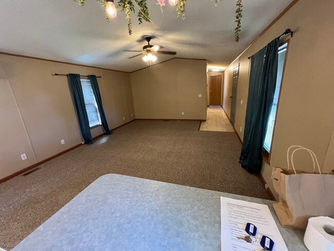 Building Photo - 3 Bedroom 2 Bath Updated Mobile Home with ...