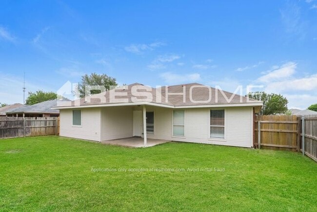 Building Photo - 108 Apache Trail