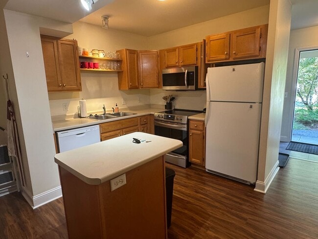 Building Photo - Spacious Furnished 3-Bedroom Condo – All U...