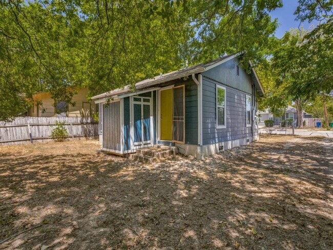 Building Photo - 1136 Garland Ave