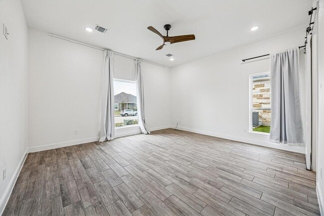 Building Photo - 136 Greg Ln