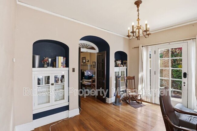 Building Photo - 525 W Lynwood St