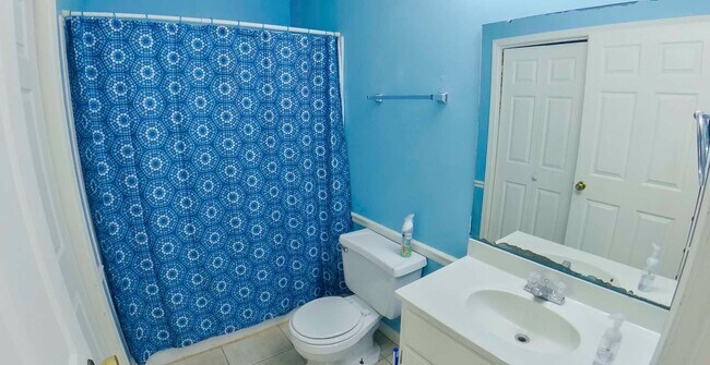 Building Photo - Indoor Balcony + Patio + Fenced-In Yard + ...