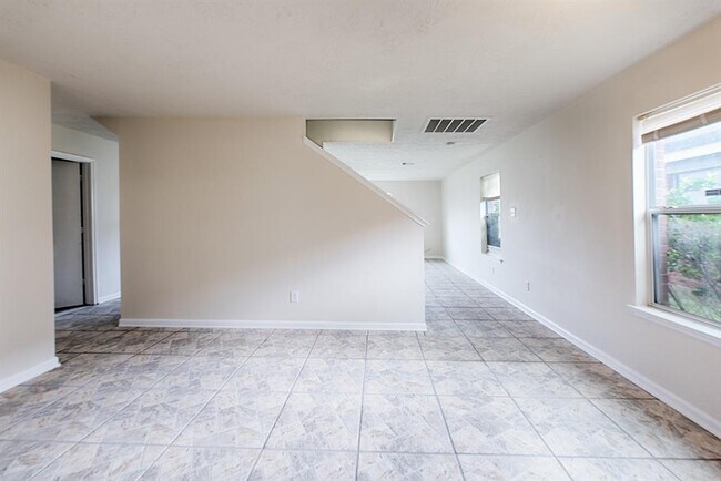 Building Photo - 8139 Sanders Glen Ln
