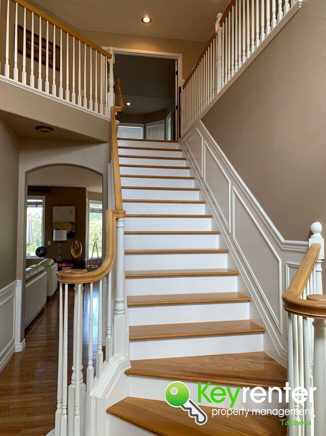 Building Photo - Luxurious House in North East Tacoma!!