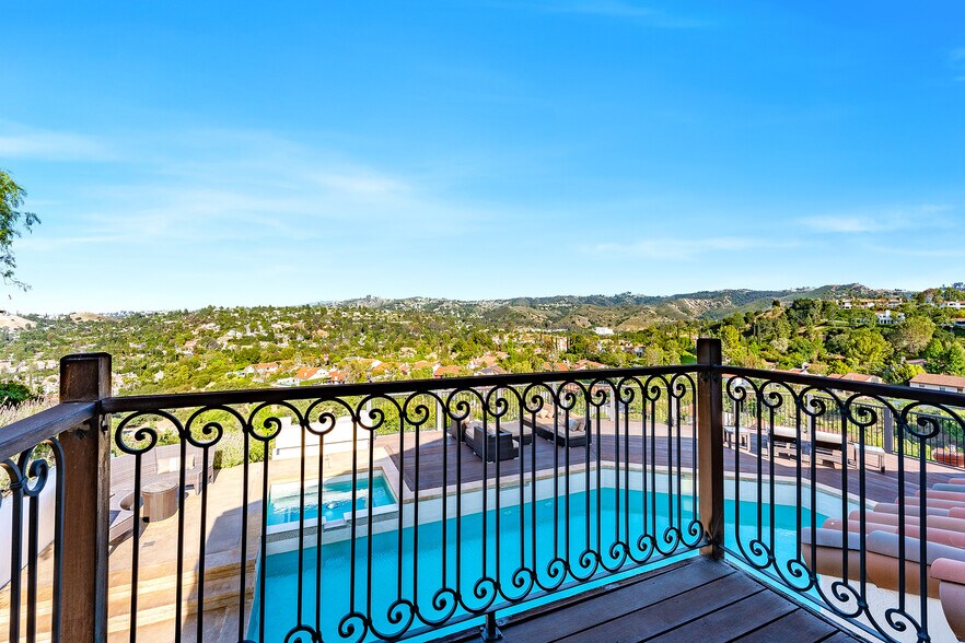 Building Photo - 4372 Park Vicente