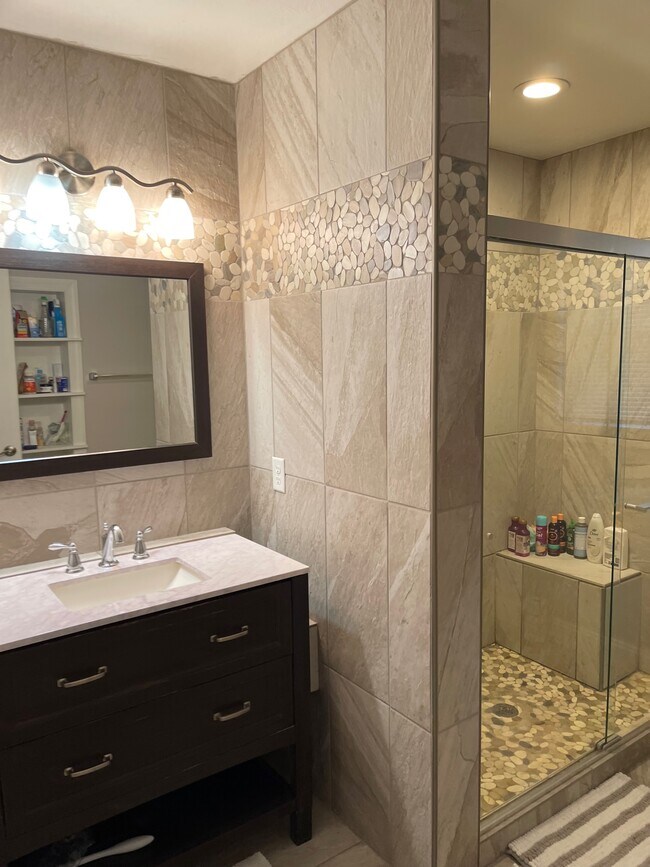 Building Photo - 763 S Aurora St