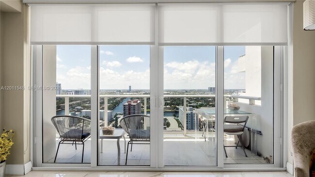 Building Photo - 3140 S Ocean Dr