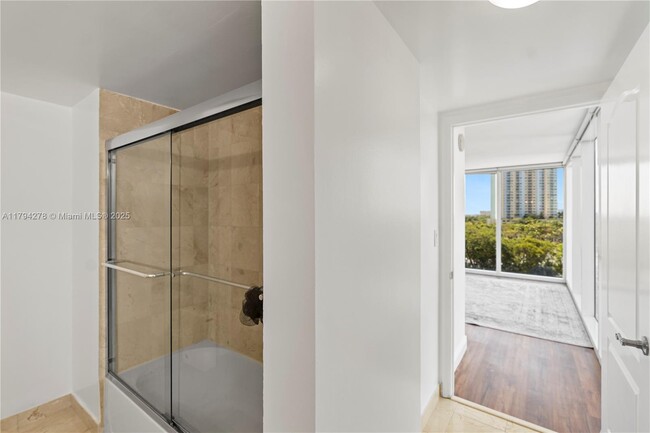 Building Photo - 2101 Brickell Ave